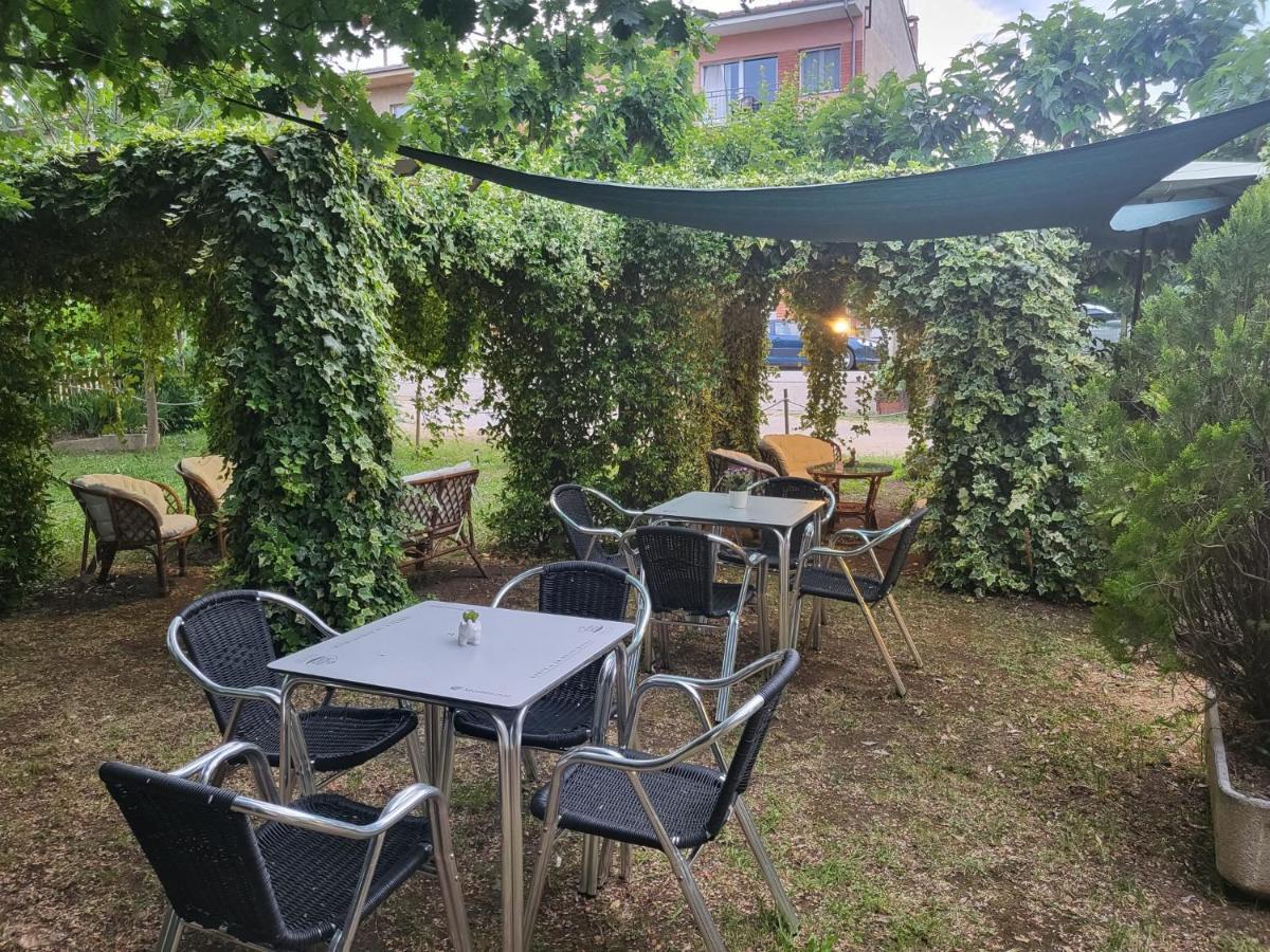 Alberg Restaurant Bellavista Santa Pau Exterior photo